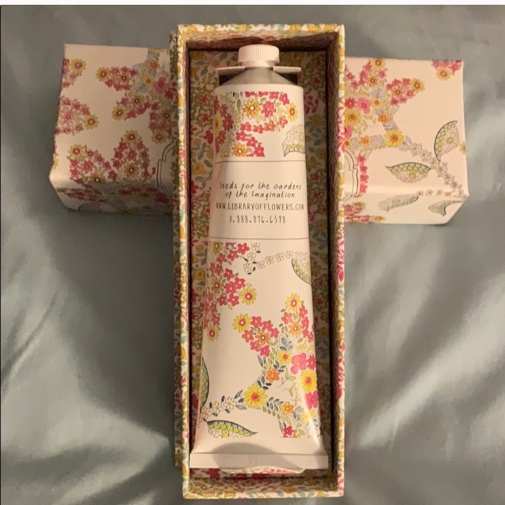 ⚡️NEW⚡️Library of Flowers Honeycomb Handcreme